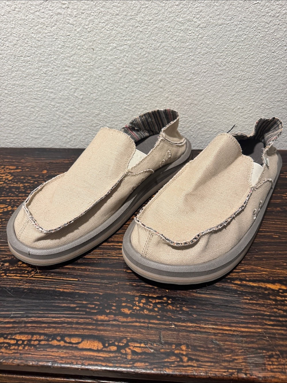 Sanuk Slip-On Shoes – Men’s Size 11 – Like New